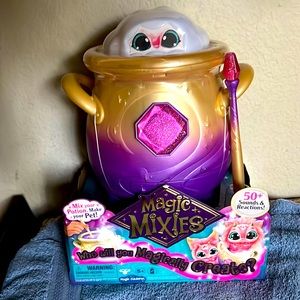NEW - Magic Mixies Magical Misting Cauldron (Pink)